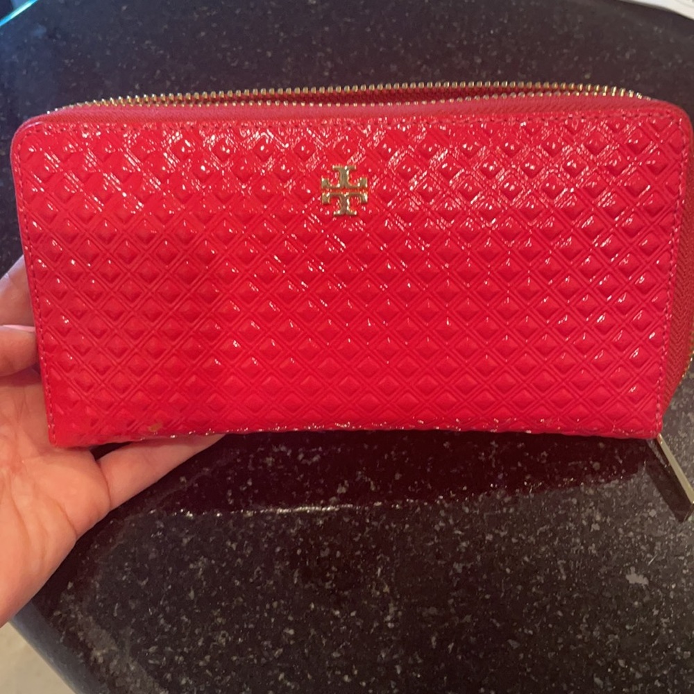 Tory Burch Zip Wallet In Raspberry - image 2